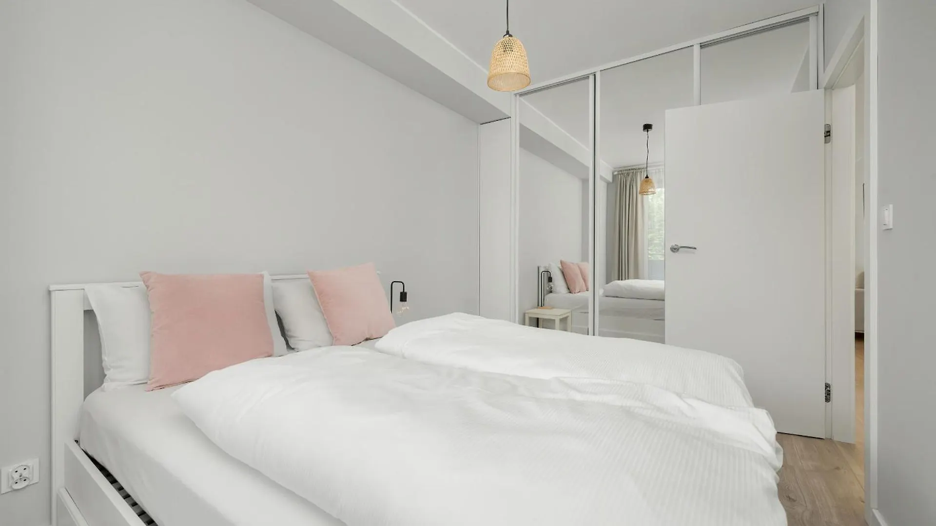 Apartment Jasny Apartament Blisko Starego Miasta We Wroclawiu By Rent Like Home