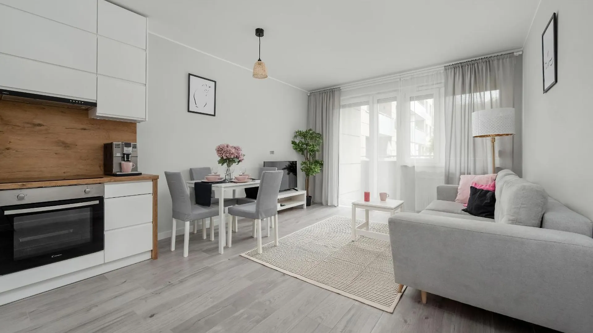 Apartment Jasny Apartament Blisko Starego Miasta We Wroclawiu By Rent Like Home